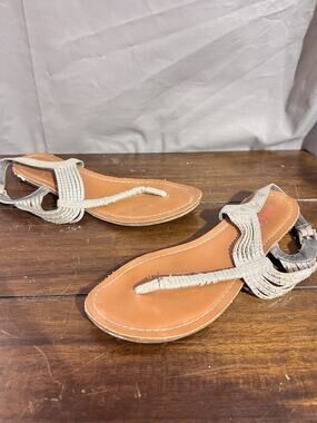 Pink & Pepper brand thong sandals Size 9 TG2005